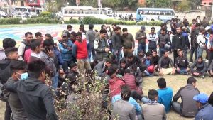 आन्दोलनरत इन्जिनियरमाथि प्रहरीको लाठी चार्ज