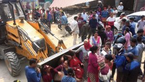 अतिक्रमित सार्वजनिक जग्गा  खाली गराउँदै पोखरा महानगर