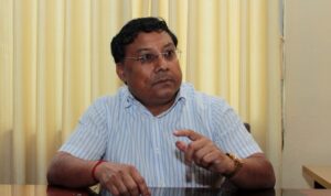 श्रेष्ठलाई नहटाउन सर्वोच्चको आदेश