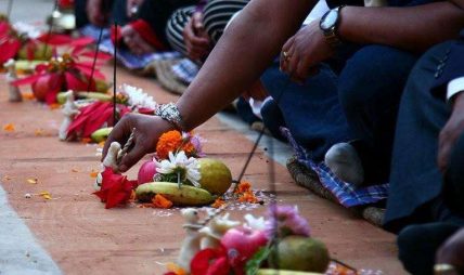 नेवार समुदायले आज म्ह: पूजा गर्दै