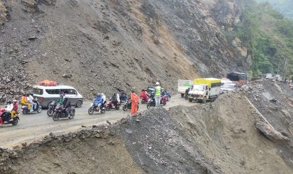 बाढी पहिरोका कारण यी मार्ग अवरूद्ध रहेका छन