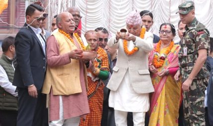 राष्ट्रपति  पौडेल छठ पूजामा सहभागी