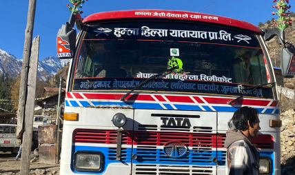 हुम्लाबाट काठमाडौं सम्म पहिलो पटक सिधा बस सेवा सुरू