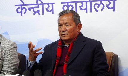 पुरान पार्टीका सामान्य कमजोरीलाई देखाएर संविधानमाथि नै आक्रमण गरियो  : एमाले उपाध्यक्ष  गुरूङ