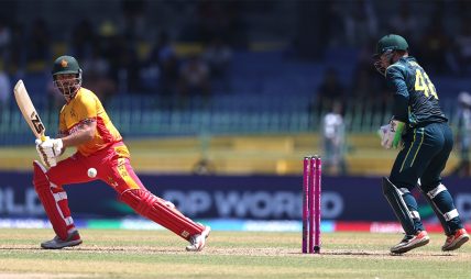 जिम्बाब्बेले अस्ट्रेलियालाई २३ रनले पराजित गर्यो