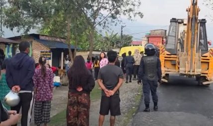 फेवाताल छेउछाउमा बनाइएका टहरा भत्काउन सुरू