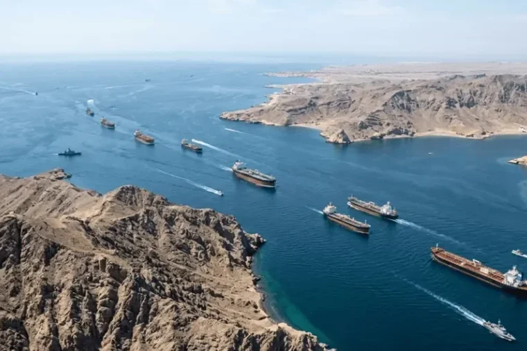 इरानले फेरी बन्दगर्यो होर्मुज, अमेरिकी नाकाबन्दी हटाउनु पर्ने राख्यो सर्त