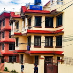 पत्रकार किशोर श्रेष्ठको घर र जनआस्थाको कार्यालयमा बिहानै प्रहरीको खानतलासी, पत्रकारहरूको विरोध