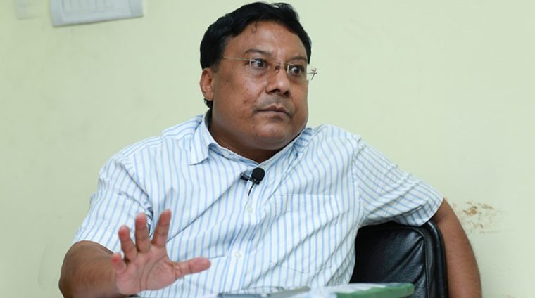 पत्रकार किशोर श्रेष्ठ आफू पुन: पक्राउ पर्नसक्ने भन्दै निषेधाज्ञाको निवेदन लिएर अदालत पुगे