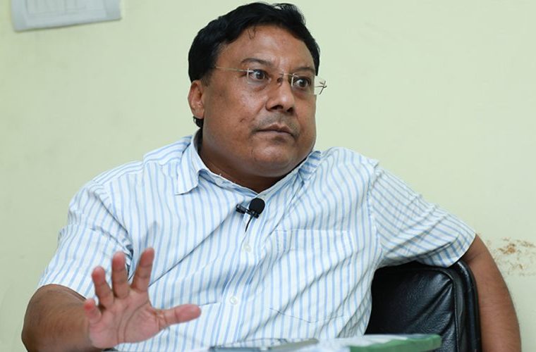 पत्रकार किशोर श्रेष्ठ आफू पुन: पक्राउ पर्नसक्ने भन्दै निषेधाज्ञाको निवेदन लिएर अदालत पुगे