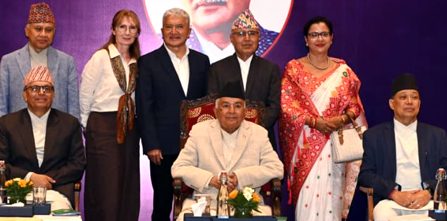 राष्ट्रपति पौडेलद्वारा डा. रामकण्ठ माकजू र रामेशवर खनाल ‘हेमबहादुर मल्ल’ सम्मानद्वारा सम्मानित