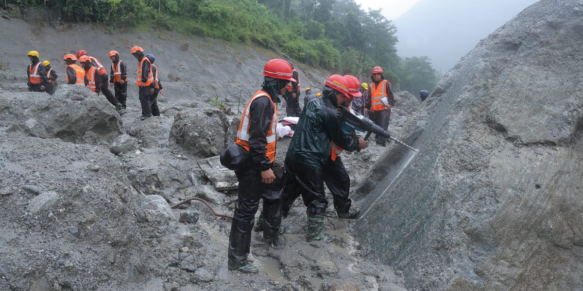 त्रिशुली ३’ बी, आयोजनाको सुरूङमा फसेकाको उद्धारका लागि खटिए  चिनियाँ विज्ञ