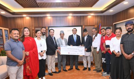 नेपाल चलचित्र कलाकार संघद्धारा प्रधानमन्त्री राहत उद्धार कोषमा ५ लाख सहयोग