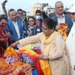 अध्यक्ष ओलीद्वारा नेता बस्नेतको पार्थिव शरीरमा पार्टीको झन्डा ओढाएर श्रद्धाञ्जली अर्पण