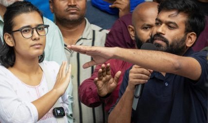 भारतमा कक्रोच जनता पार्टीका संस्थापक अभिजित दीपके फेरी पक्राउ, नेहा रिहा
