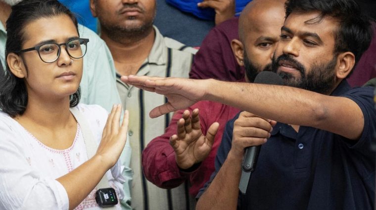 भारतमा कक्रोच जनता पार्टीका संस्थापक अभिजित दीपके फेरी पक्राउ, नेहा रिहा