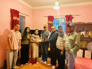 स्वर्गीय पत्रकार बसन्तप्रकाश उपाध्यायको परिवारलाई नेजा मार्फत १६ लाख भन्दा बढी नेपाल पत्रकार महासंघ मार्फत हस्तान्तरण